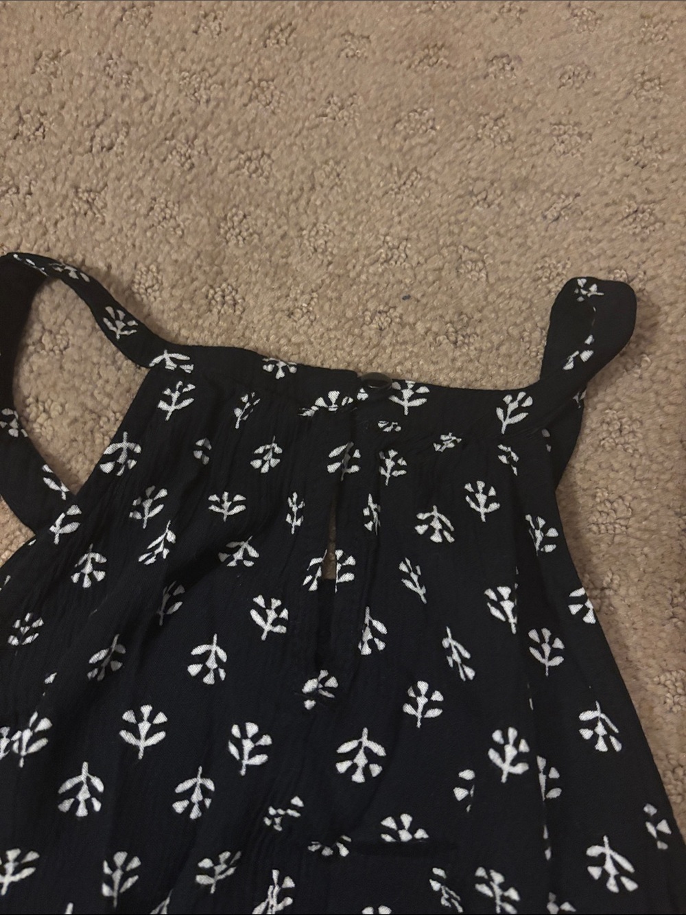 Old Navy Black & White Patterned Girls' Tank Tops - Picture 6 of 10
